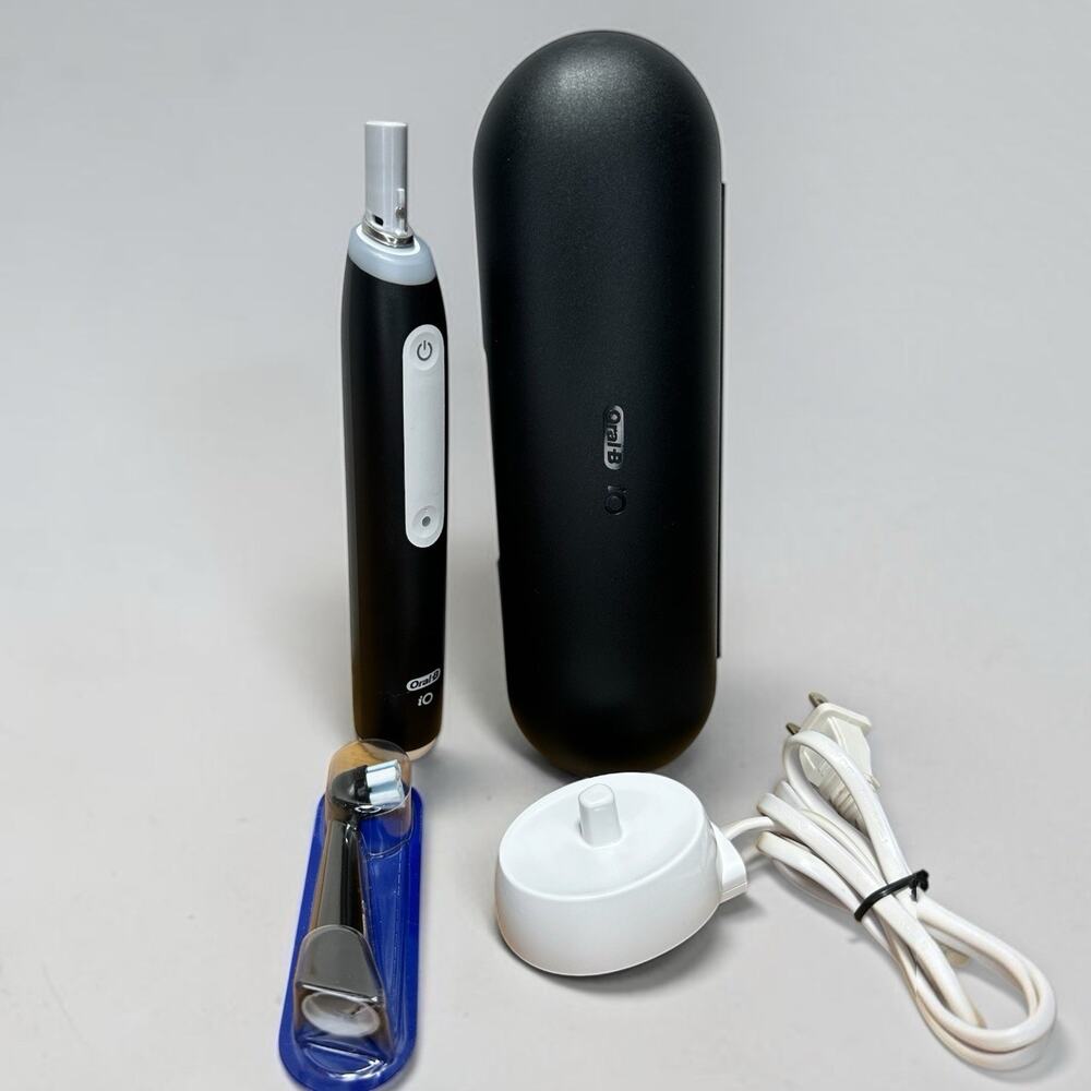 Oral-B iO Series 3 Black Electric Rechargeable Toothbrush 3769 NWOB